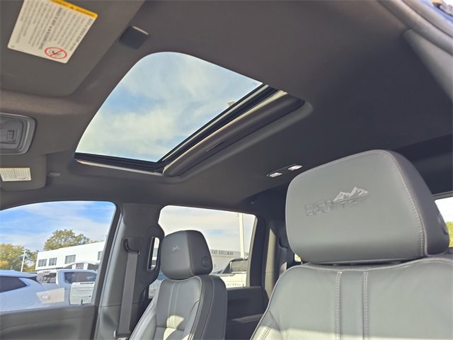 Used 2022 Chevrolet Silverado 2500 High Country w/ Technology Package image 23