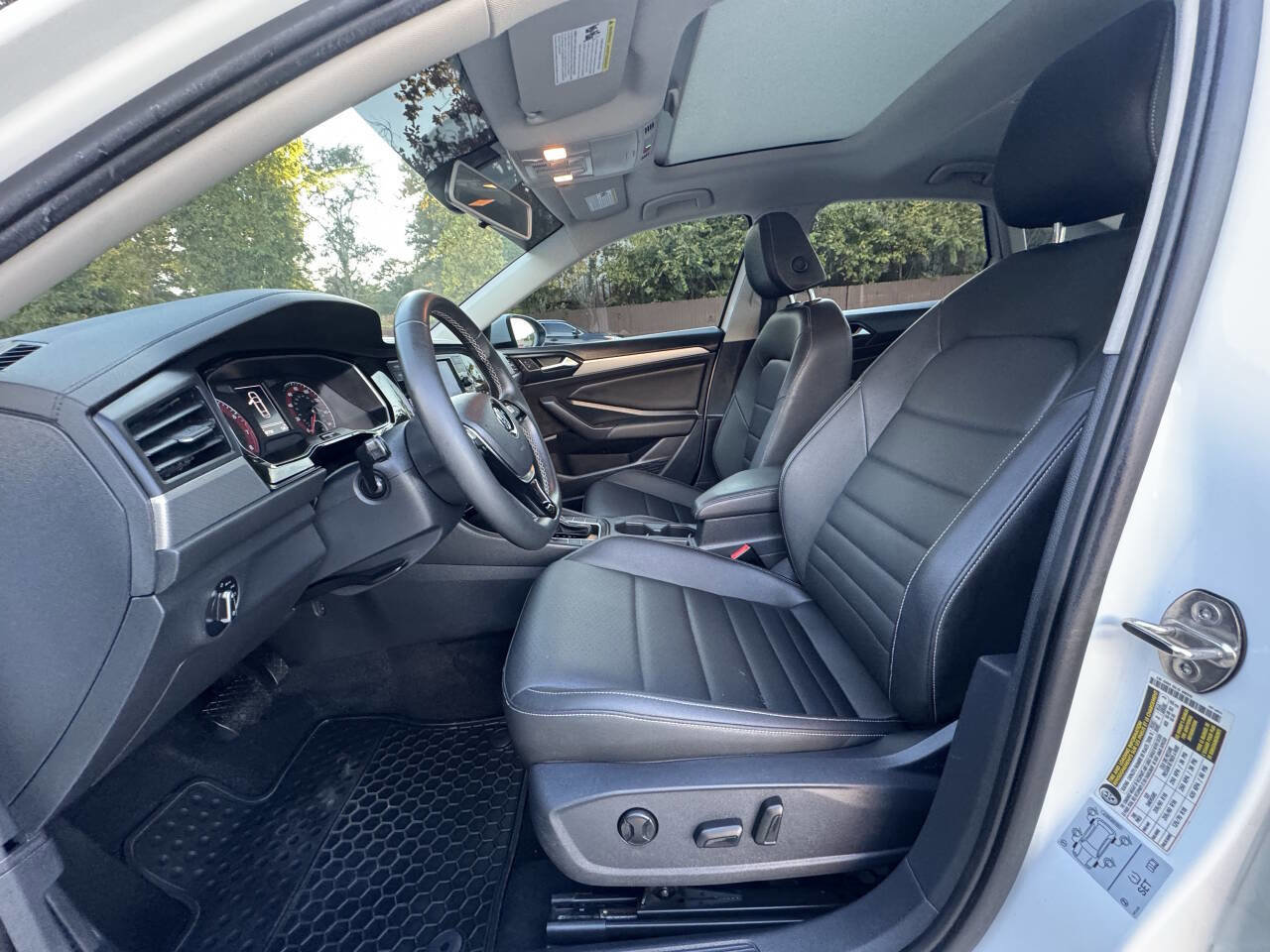 Used 2021 Volkswagen Jetta SE image 4