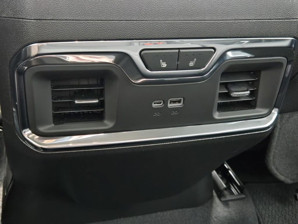 Used 2024 GMC Sierra 1500 Denali w/ Technology Package AWD/4WD image 33