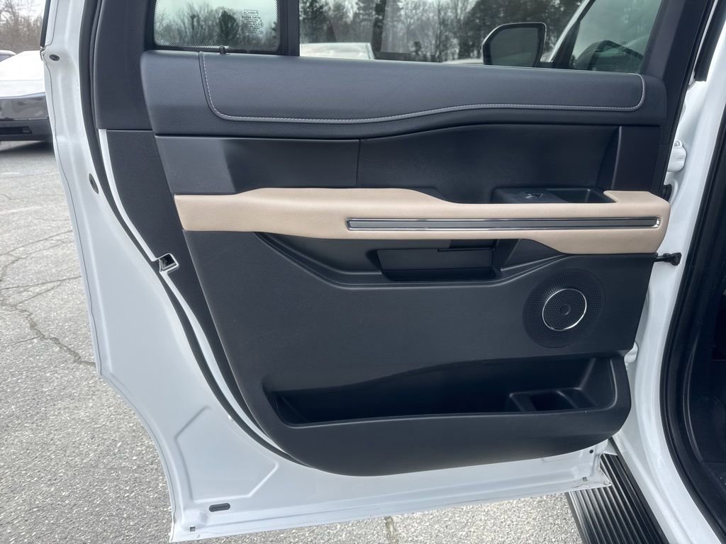 Used 2024 Ford Expedition Max XLT image 30