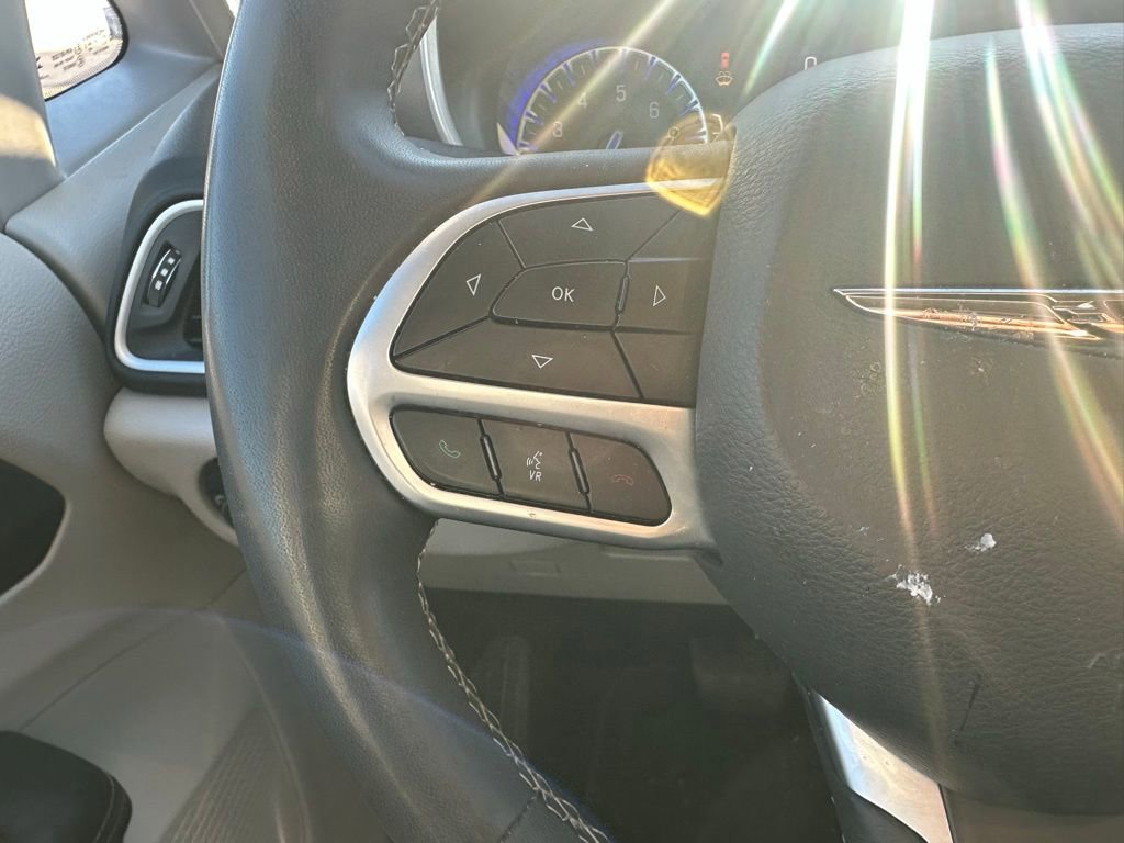 Used 2024 Chrysler Pacifica Touring-L image 25