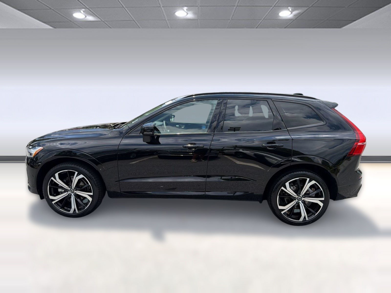 Certified 2024 Volvo XC60 B5 Ultimate w/ Protection Package Premier AWD/4WD image 2