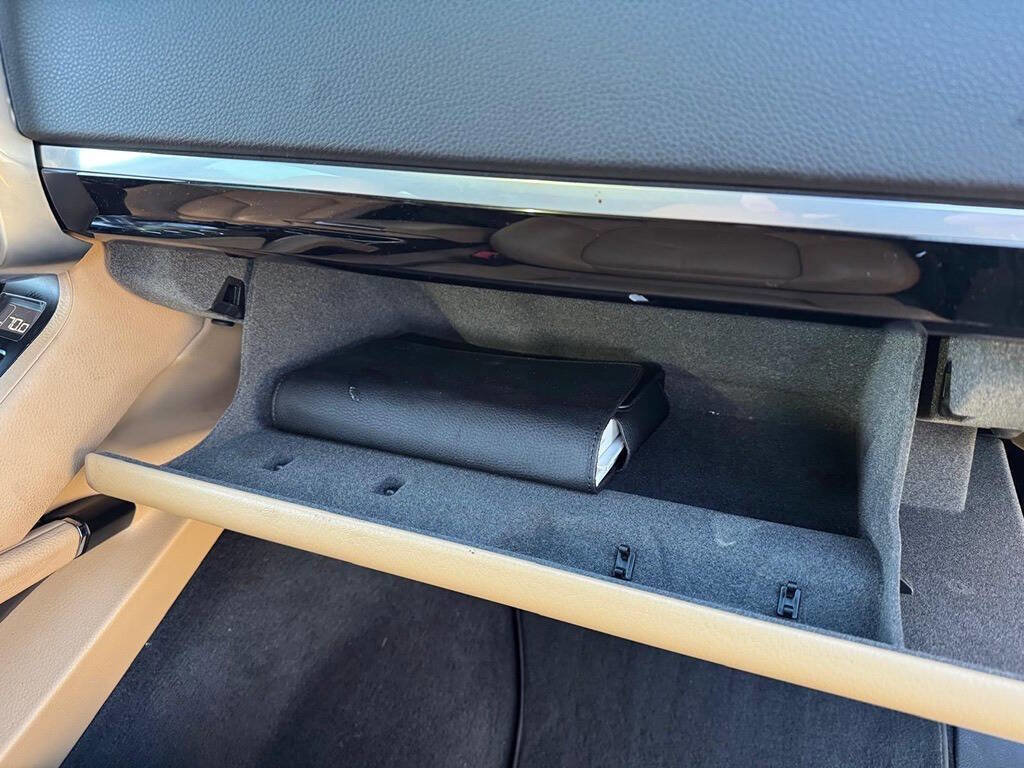 Used 2017 Porsche Cayenne Platinum Edition w/ Premium Package (PJV) AWD/4WD image 40