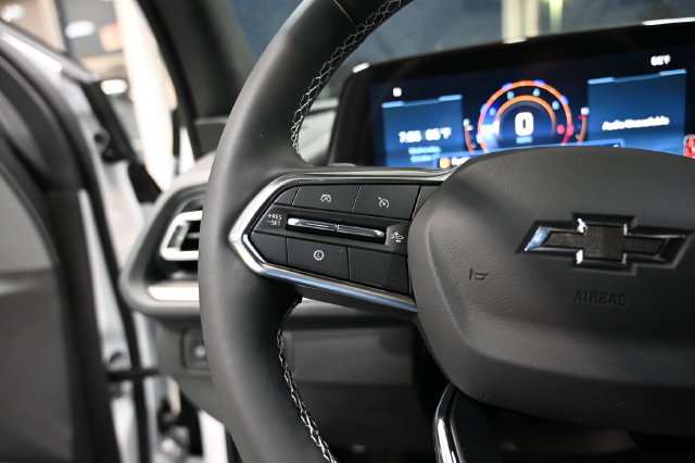 New 2027 Chevrolet Traverse LT w/ Midnight/Sport Edition FWD image 24