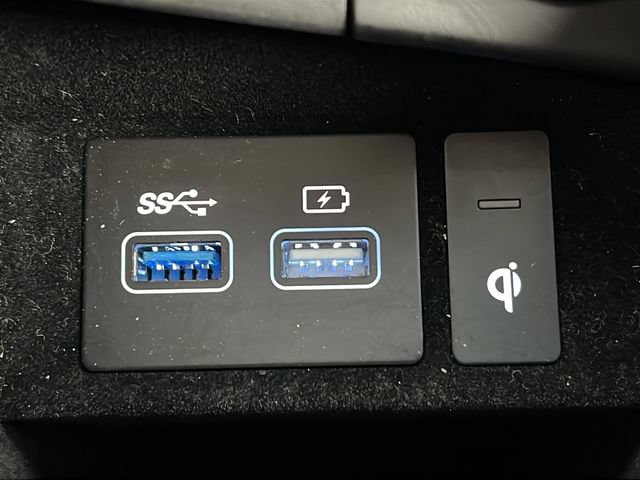 Certified 2025 Genesis GV70 2.5T AWD/4WD image 21