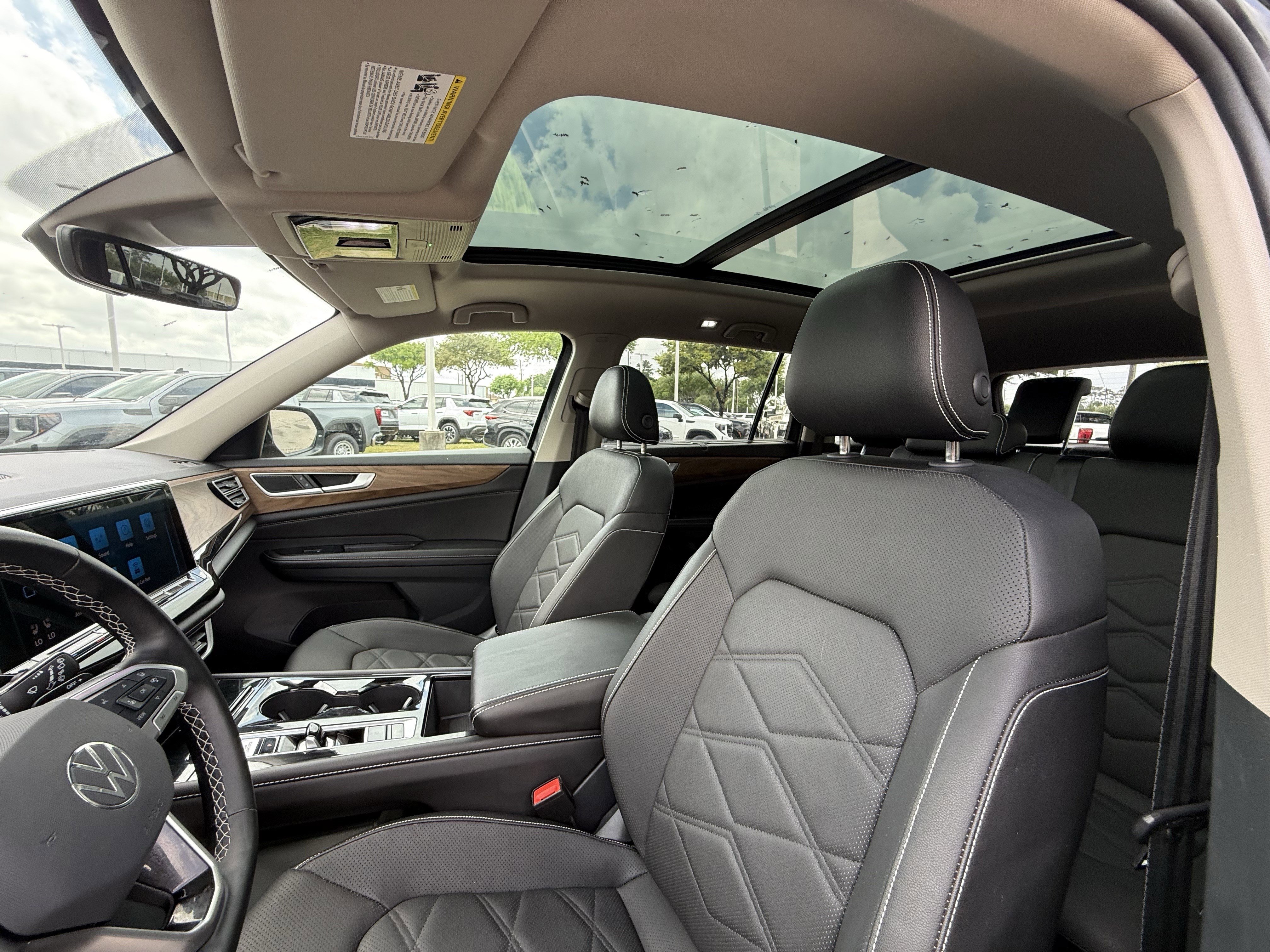 Used 2025 Volkswagen Atlas SE image 27