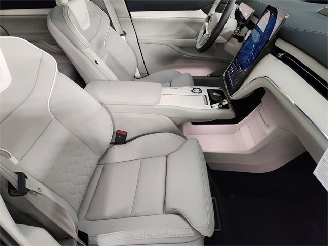 New 2025 Volvo EX90 Ultra w/ Protection Package Premier image 3