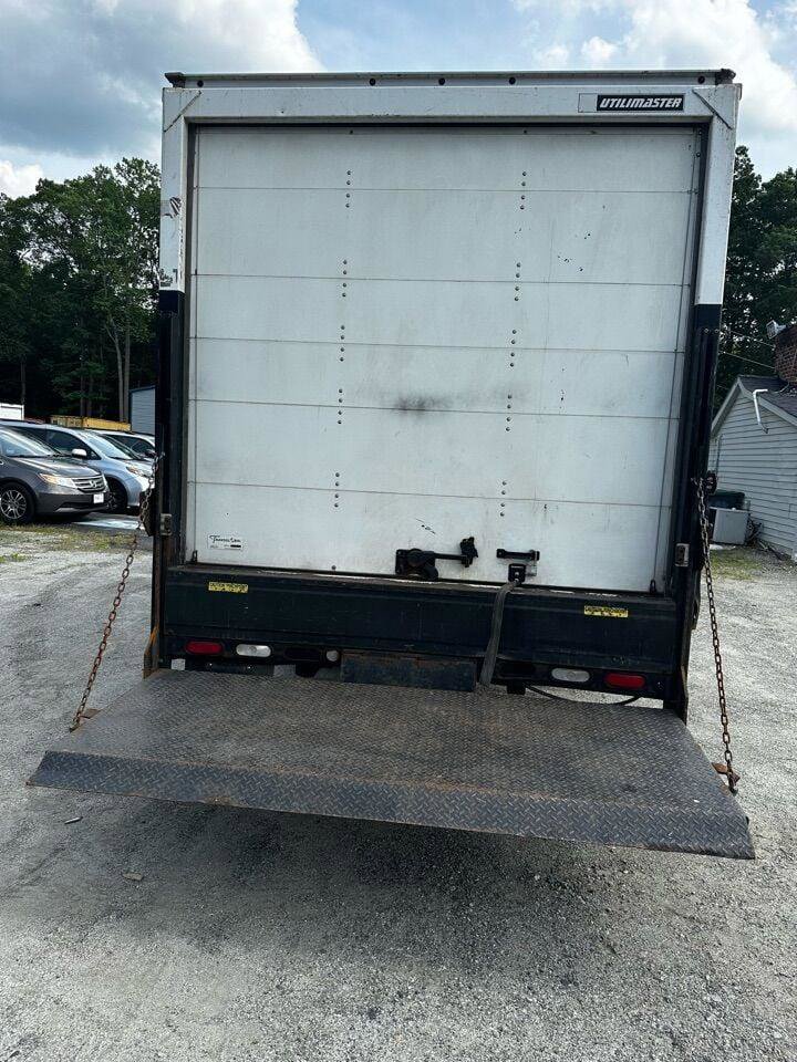 Used 2018 Ford E-350 and Econoline 350 Super Duty image 13