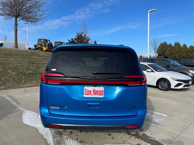 New 2026 Chrysler Pacifica Select w/ S Appearance Package image 5