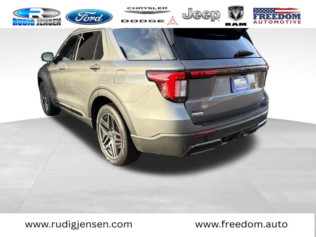 Used 2025 Ford Explorer ST-Line w/ ST-Line Street Pack image 5