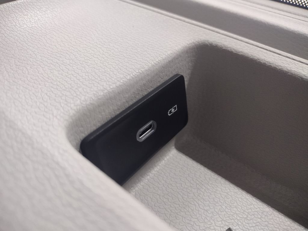New 2025 Volkswagen ID. Buzz 1st Edition image 22