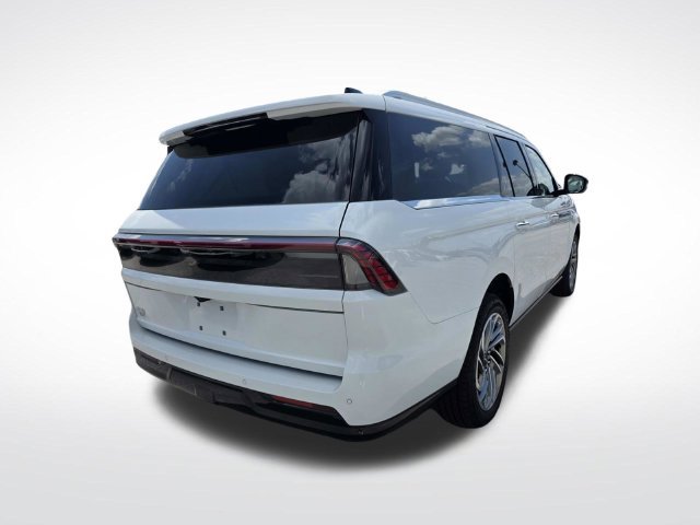 New 2027 Lincoln Navigator L Reserve AWD/4WD image 3