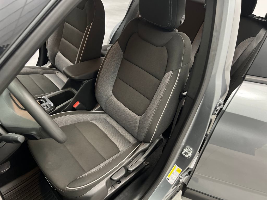Used 2025 Chevrolet TrailBlazer LT AWD/4WD image 9