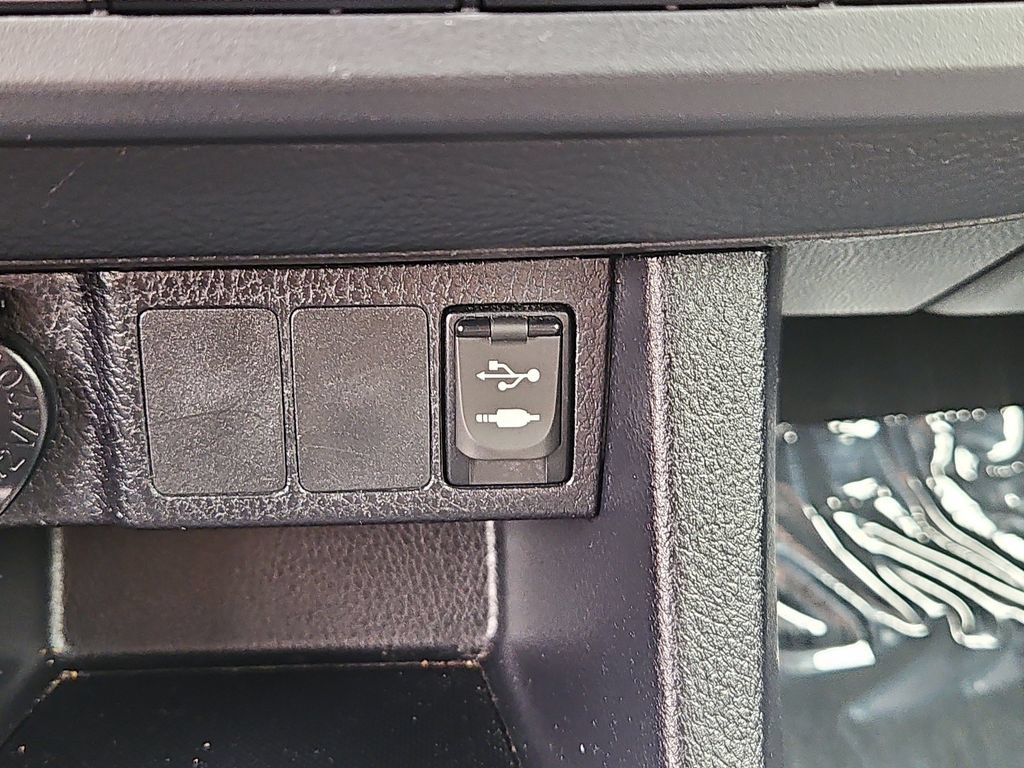 Used 2015 Toyota Corolla LE FWD image 9