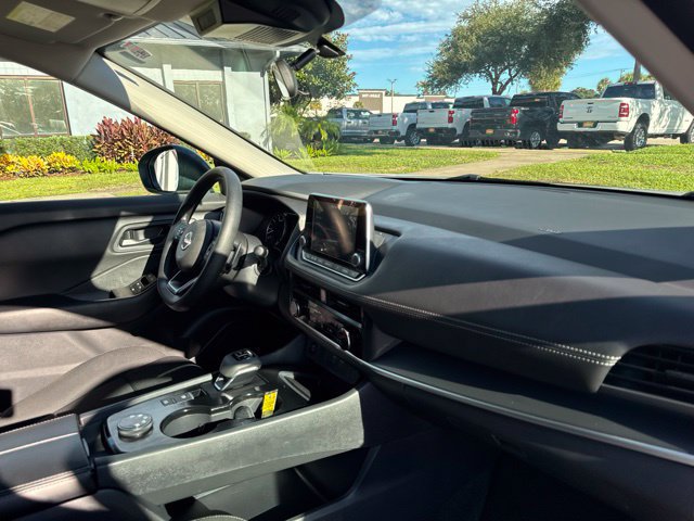 Used 2024 Nissan Rogue S AWD/4WD image 10