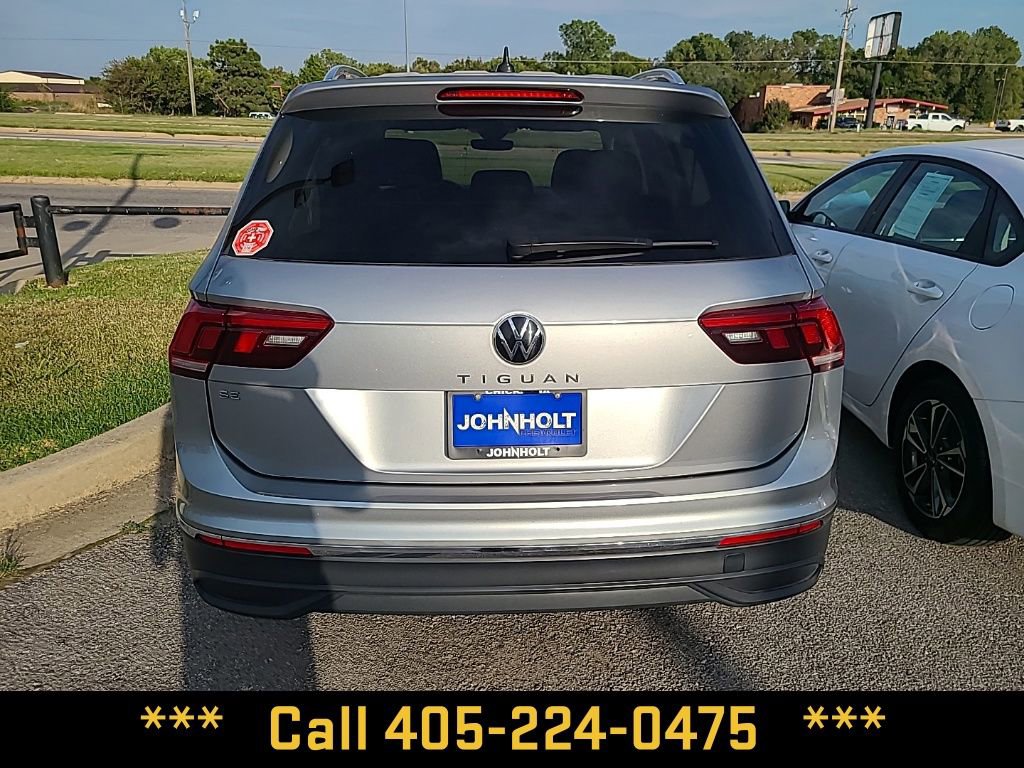 Used 2024 Volkswagen Tiguan SE image 8