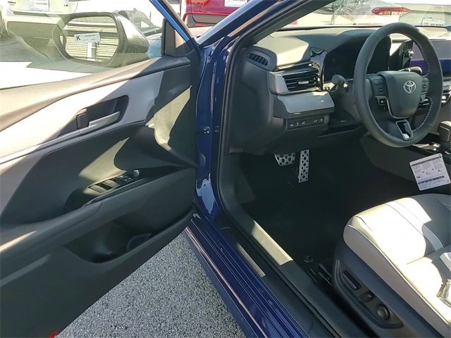 Used 2026 Toyota Camry SE image 10