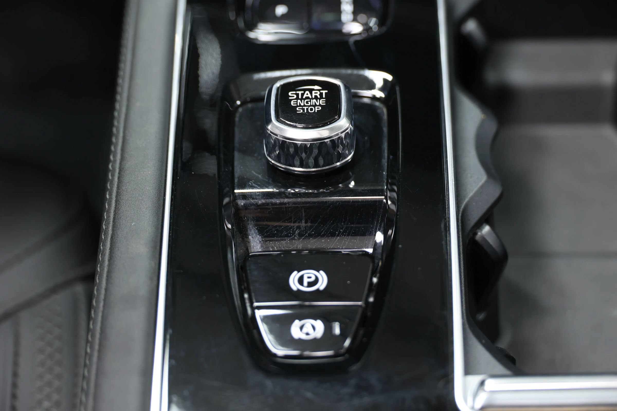 Used 2025 Volvo XC90 T8 Plus w/ Protection Package Premier AWD/4WD image 40
