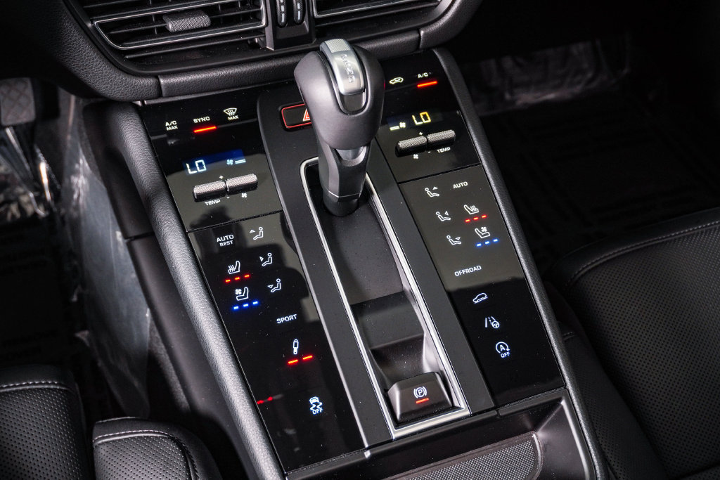 Certified 2026 Porsche Macan S AWD/4WD image 24