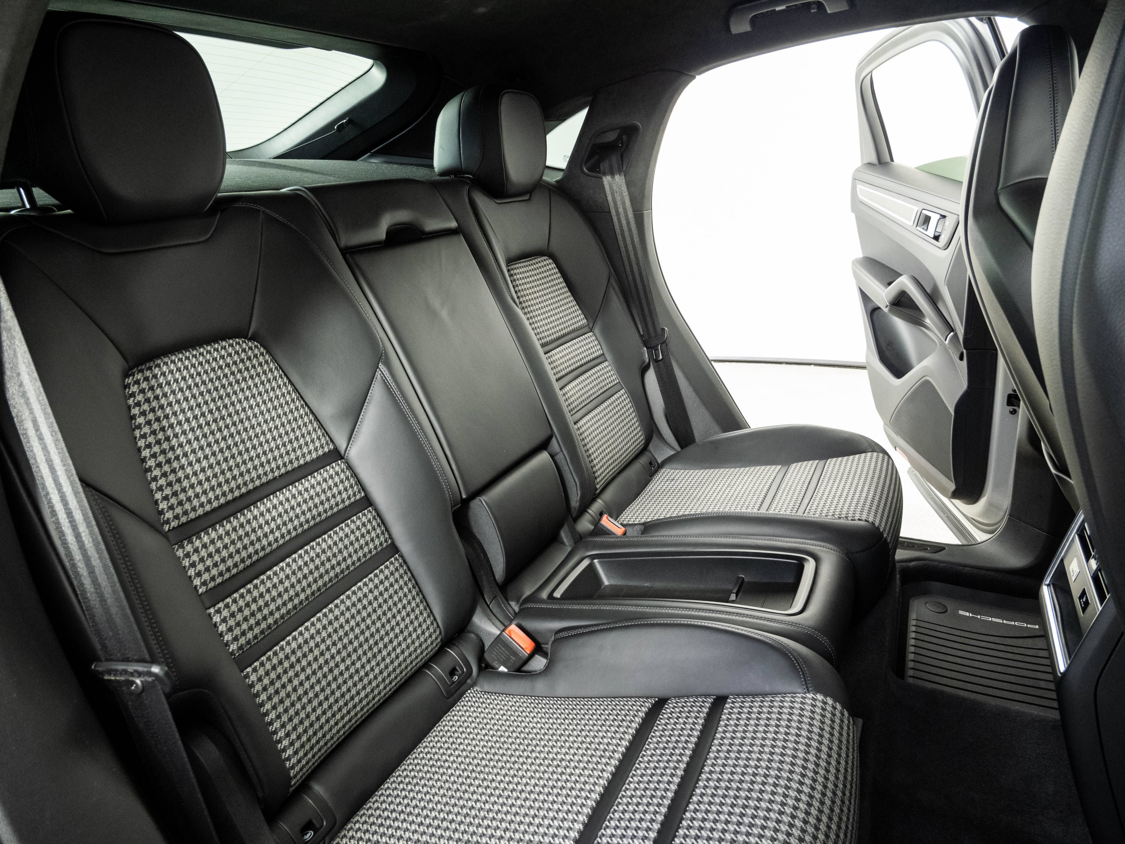 Used 2023 Porsche Cayenne GTS AWD/4WD image 20