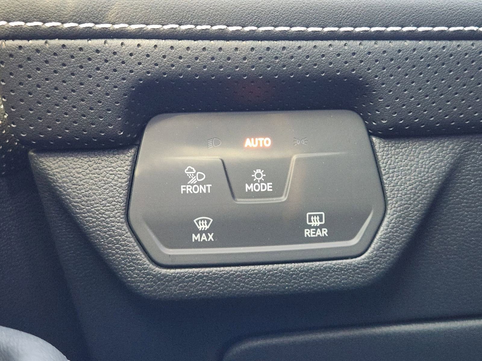 Used 2024 Volkswagen Atlas SE image 21