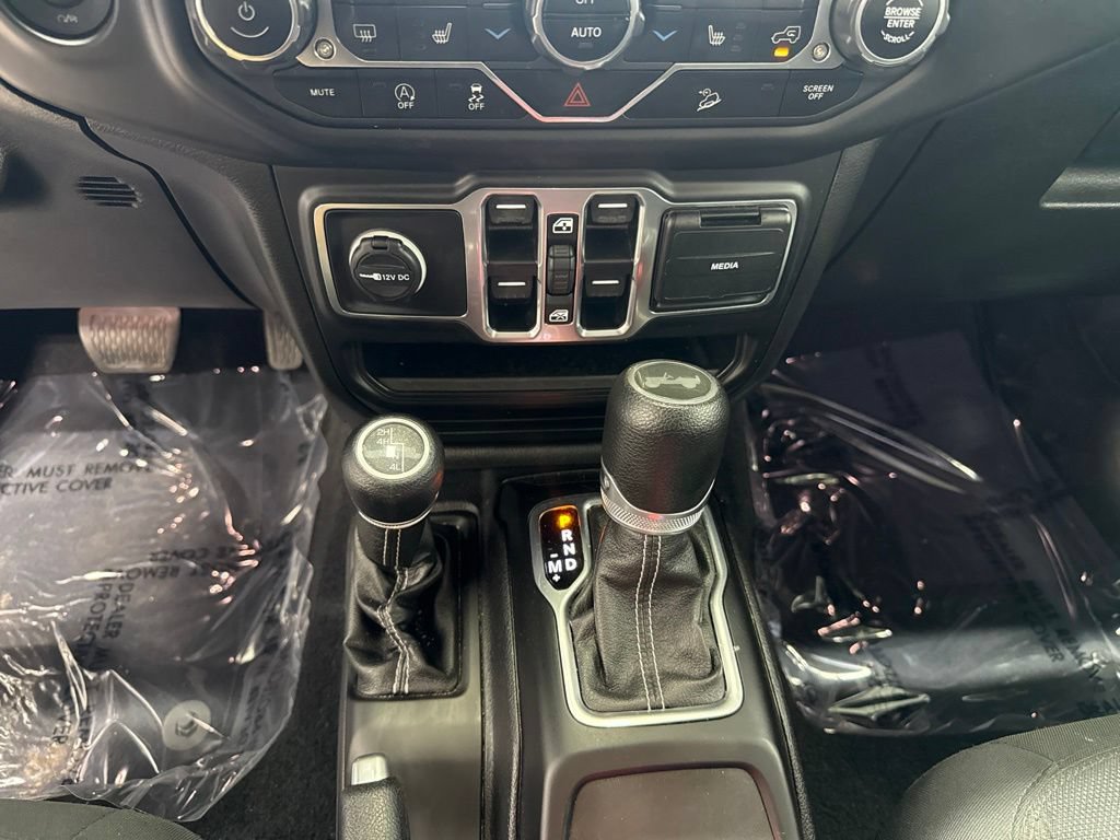 Used 2020 Jeep Wrangler Unlimited Sahara w/ Uconnect 4C Nav & Sound Group AWD/4WD image 16