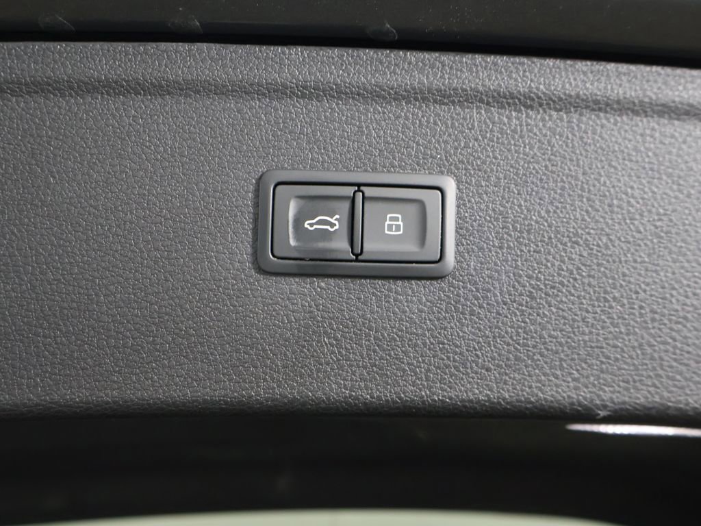 Used 2023 Audi Q5 2.0T Premium w/ Convenience Package image 21