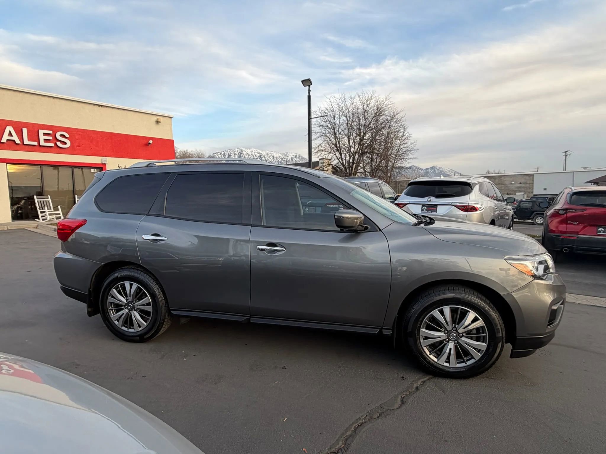 Used 2020 Nissan Pathfinder S image 4