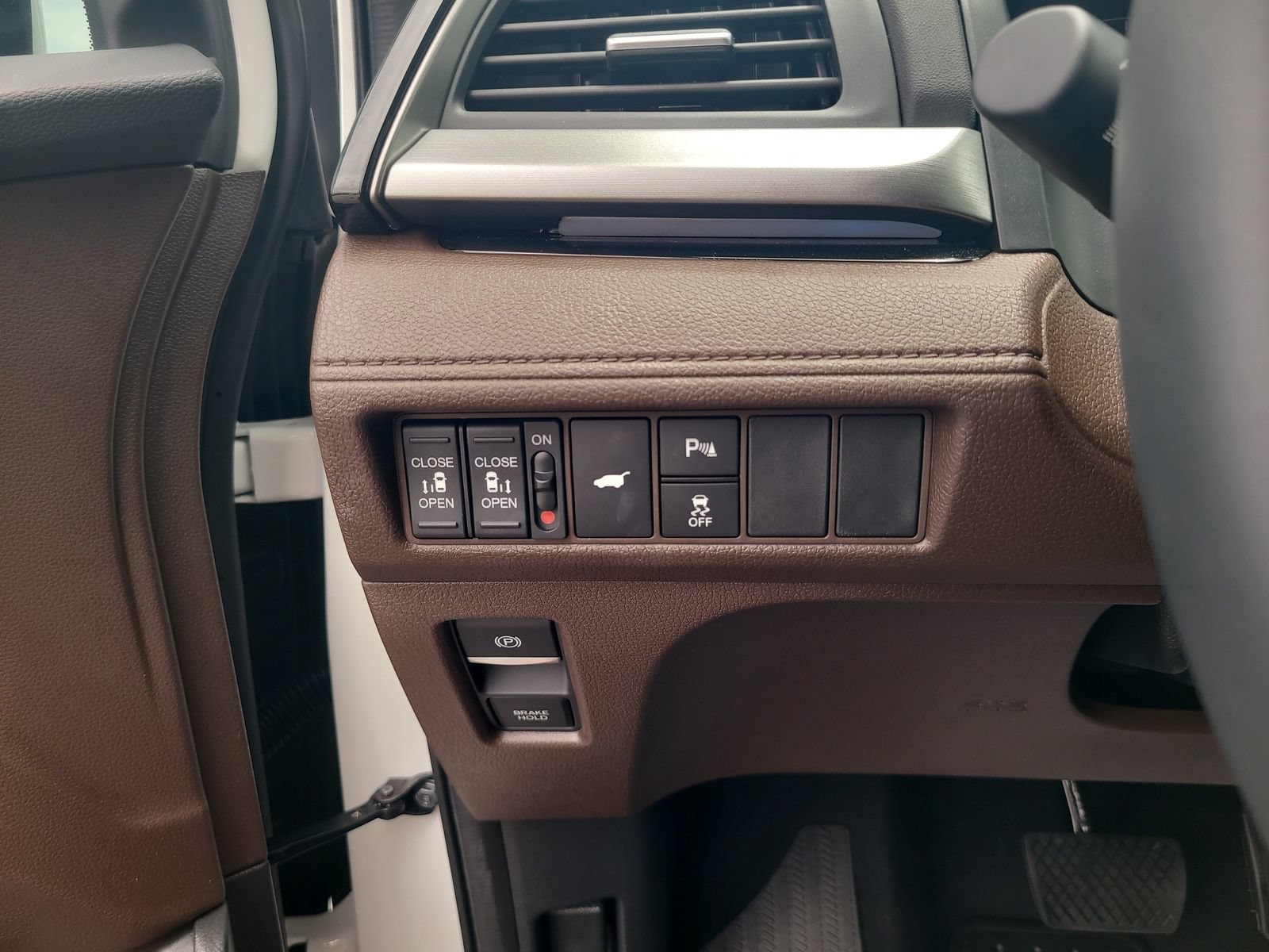 Certified 2026 Honda Odyssey Touring image 17
