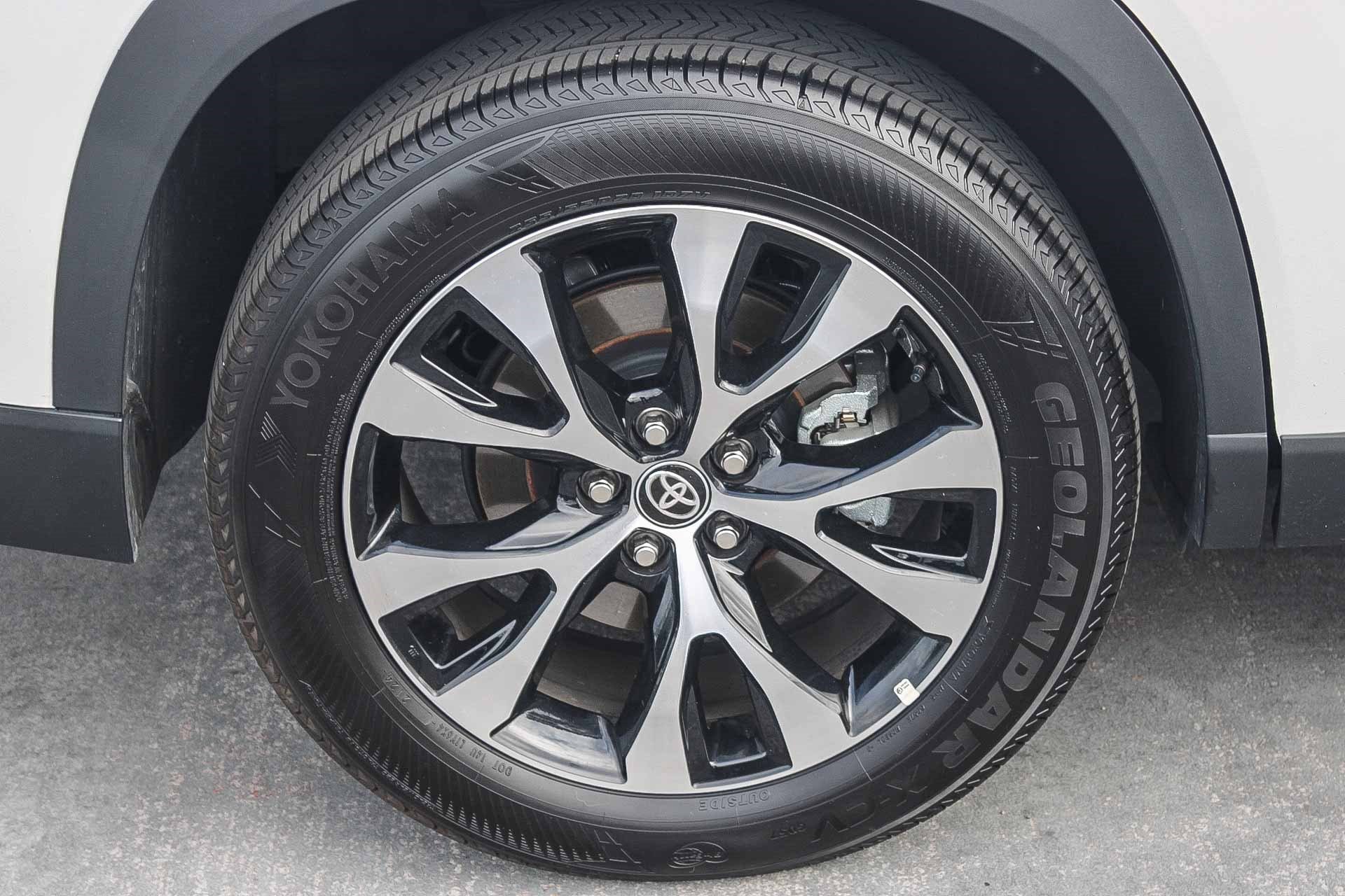 Certified 2025 Toyota Grand Highlander AWD Hybrid image 12