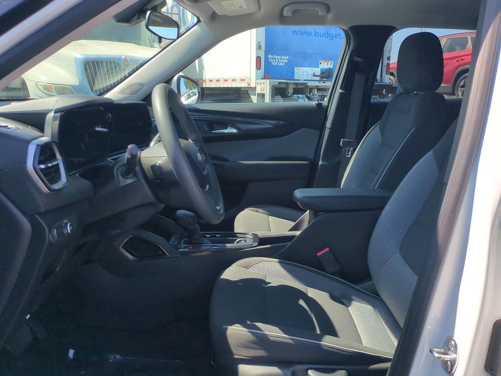 Used 2025 Chevrolet TrailBlazer LT AWD/4WD image 23