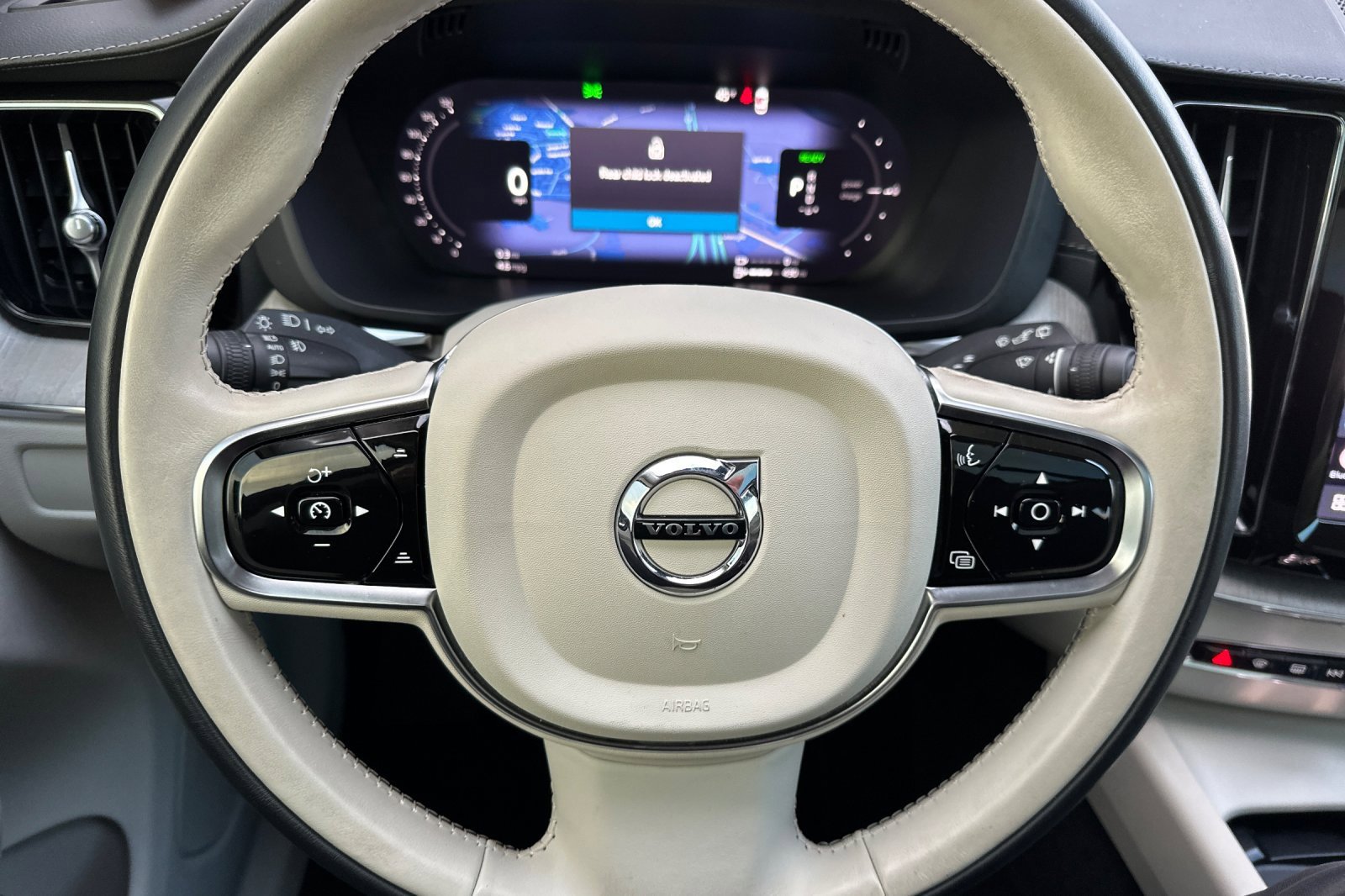 Used 2023 Volvo XC60 T8 Ultimate image 26