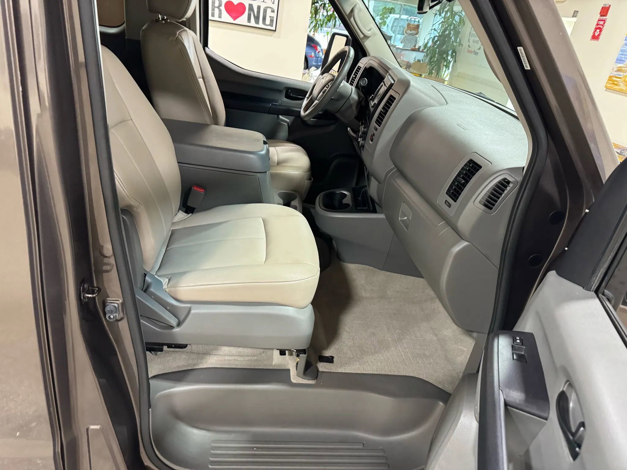 Used 2018 Nissan NV 3500 SL image 34