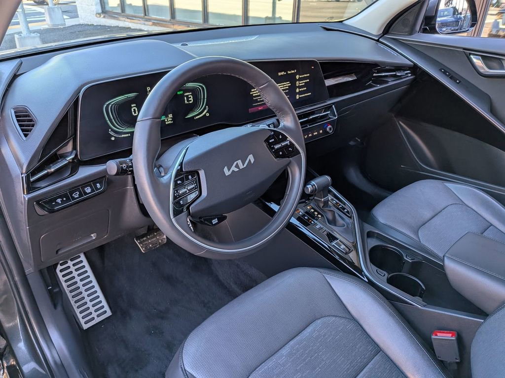 Certified 2024 Kia Niro SX Touring image 13