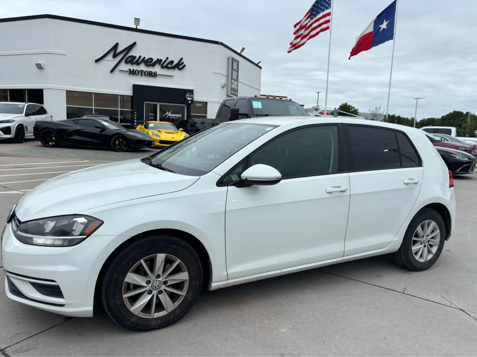 Used 2018 Volkswagen Golf S FWD image 1