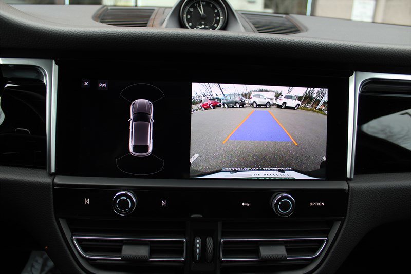 Used 2022 Porsche Macan AWD/4WD image 11