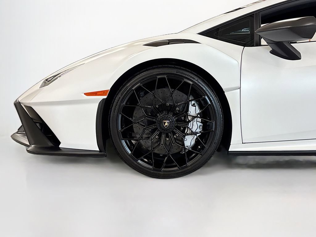 Used 2023 Lamborghini Huracan STO image 27