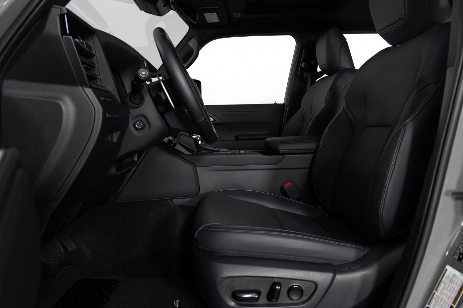 Used 2024 Lexus GX 550 w/ Accessory Package (2T) image 15