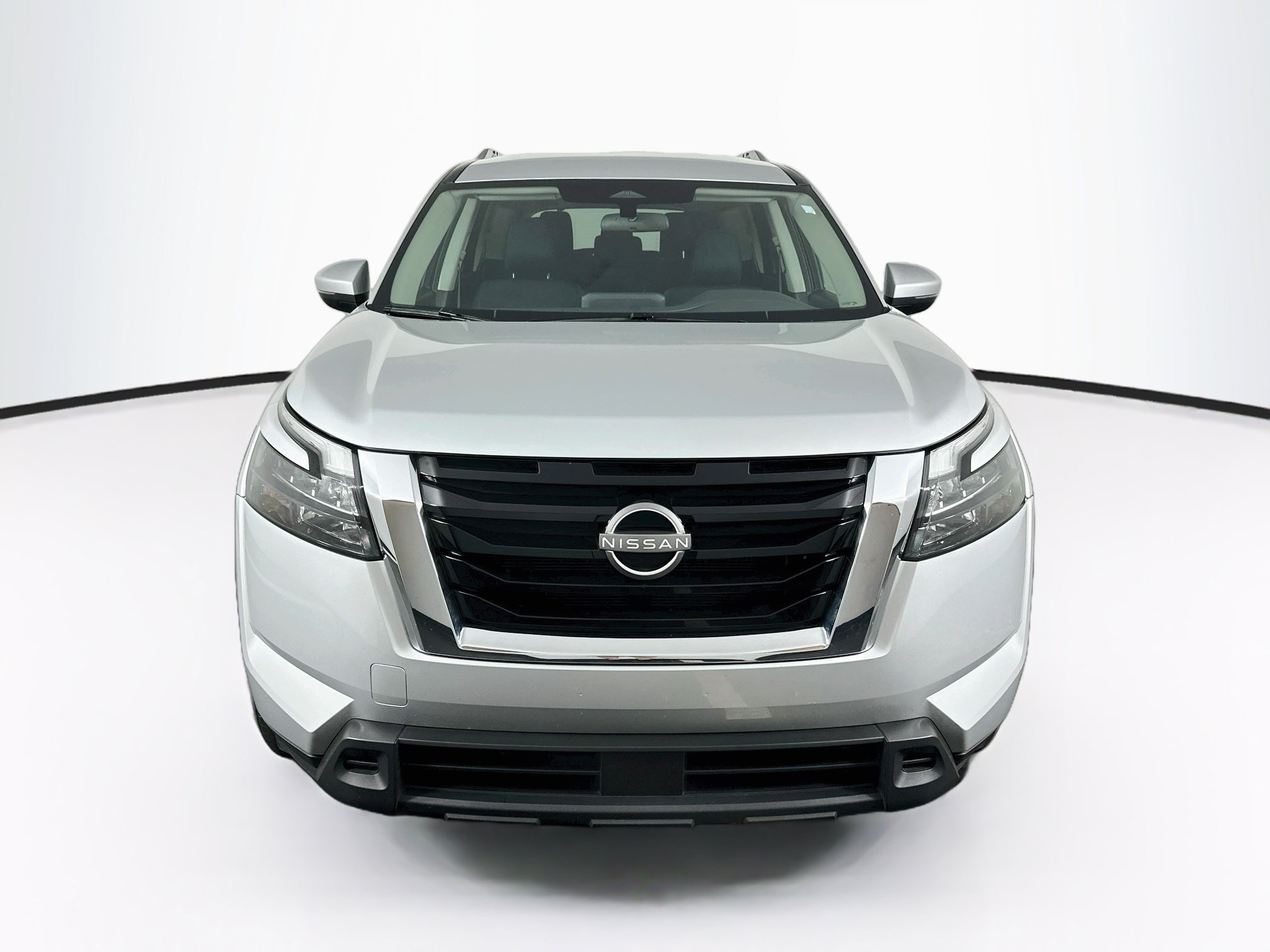 Used 2025 Nissan Pathfinder SV FWD image 2
