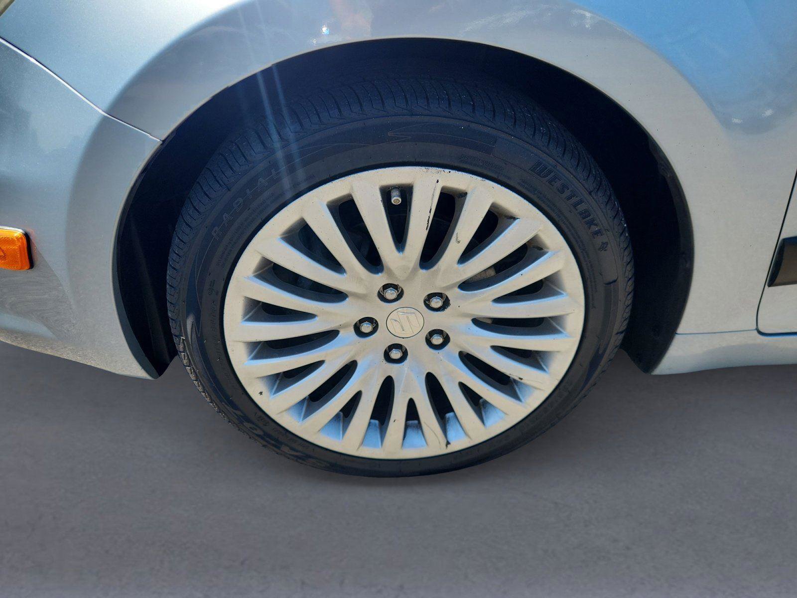 Used 2012 Suzuki Kizashi SE image 9