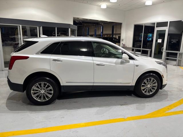 Used 2017 Cadillac XT5 Luxury w/ Driver Awareness Package AWD/4WD image 10