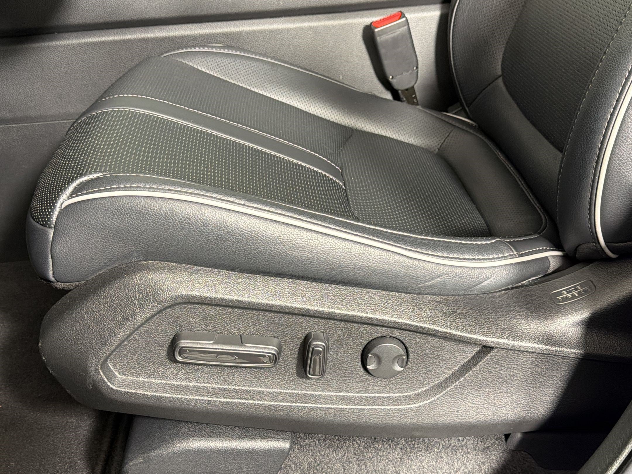 Used 2023 Honda Pilot Elite image 13