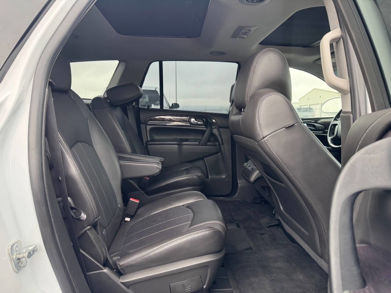 Used 2017 Buick Enclave Leather FWD image 6