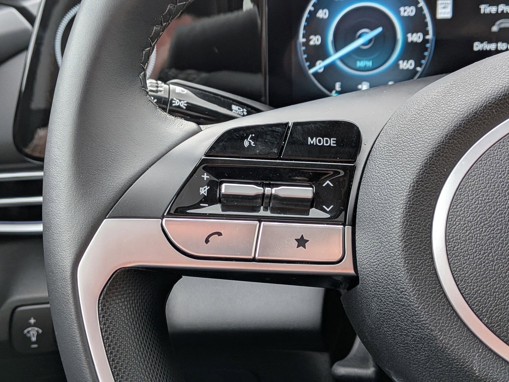 Used 2025 Hyundai Elantra SEL FWD image 18