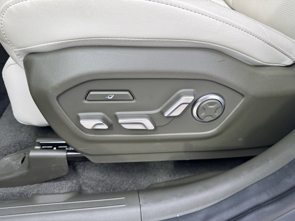 Used 2025 Hyundai Santa Fe Calligraphy image 11