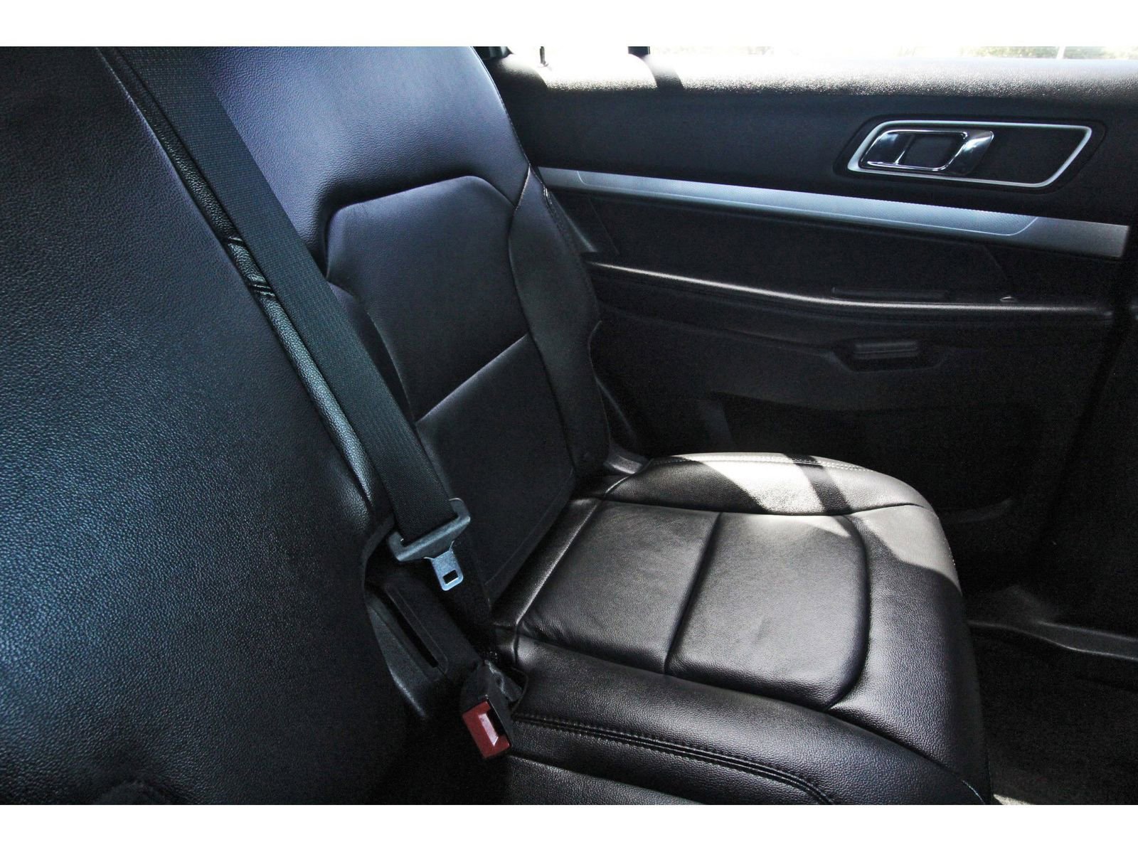 Used 2017 Ford Explorer XLT w/ Equipment Group 202A image 15