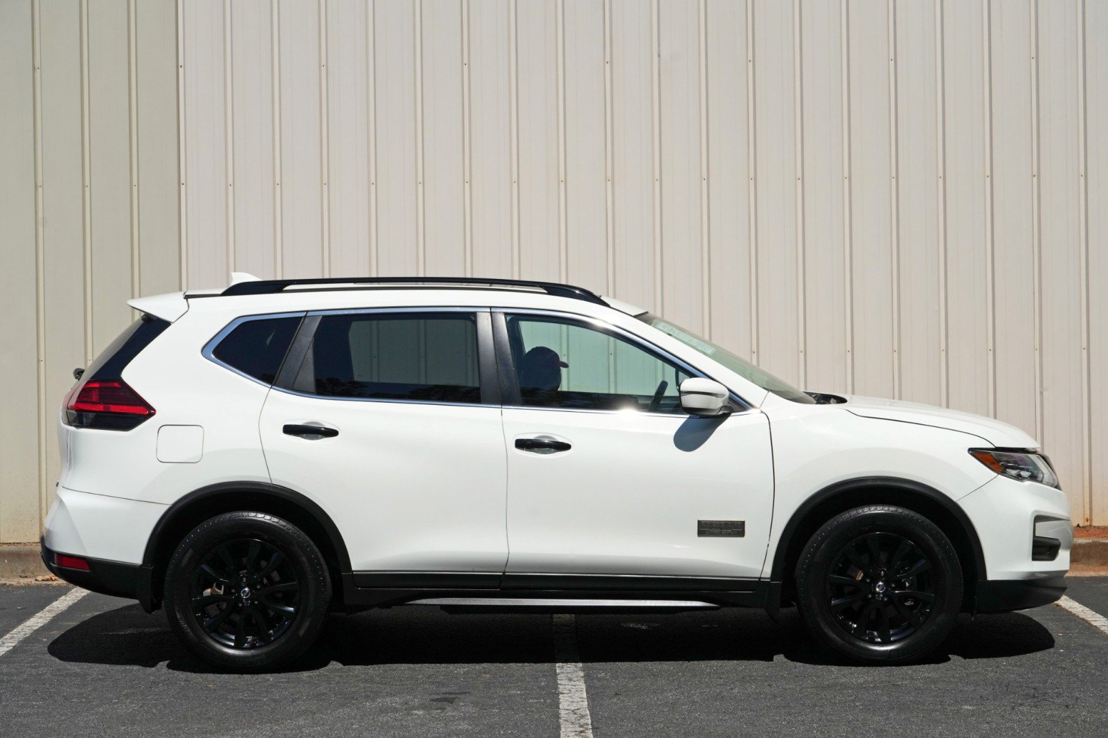Used 2017 Nissan Rogue SV FWD image 48