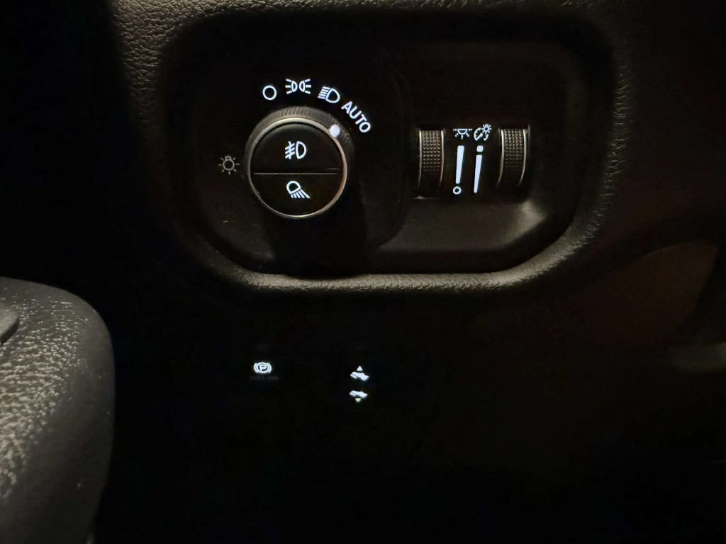 Used 2019 RAM 1500 4x4 Crew Cab Big Horn image 16