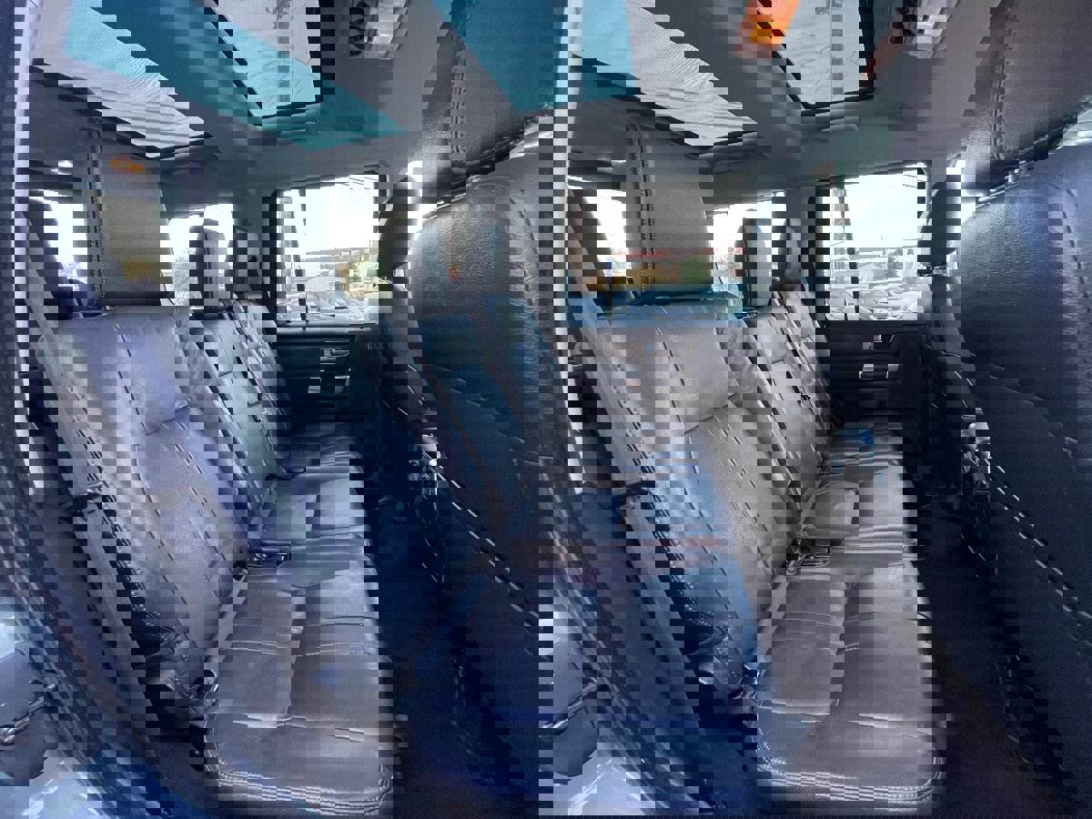 Used 2016 Land Rover LR4 HSE Silver Edition image 14