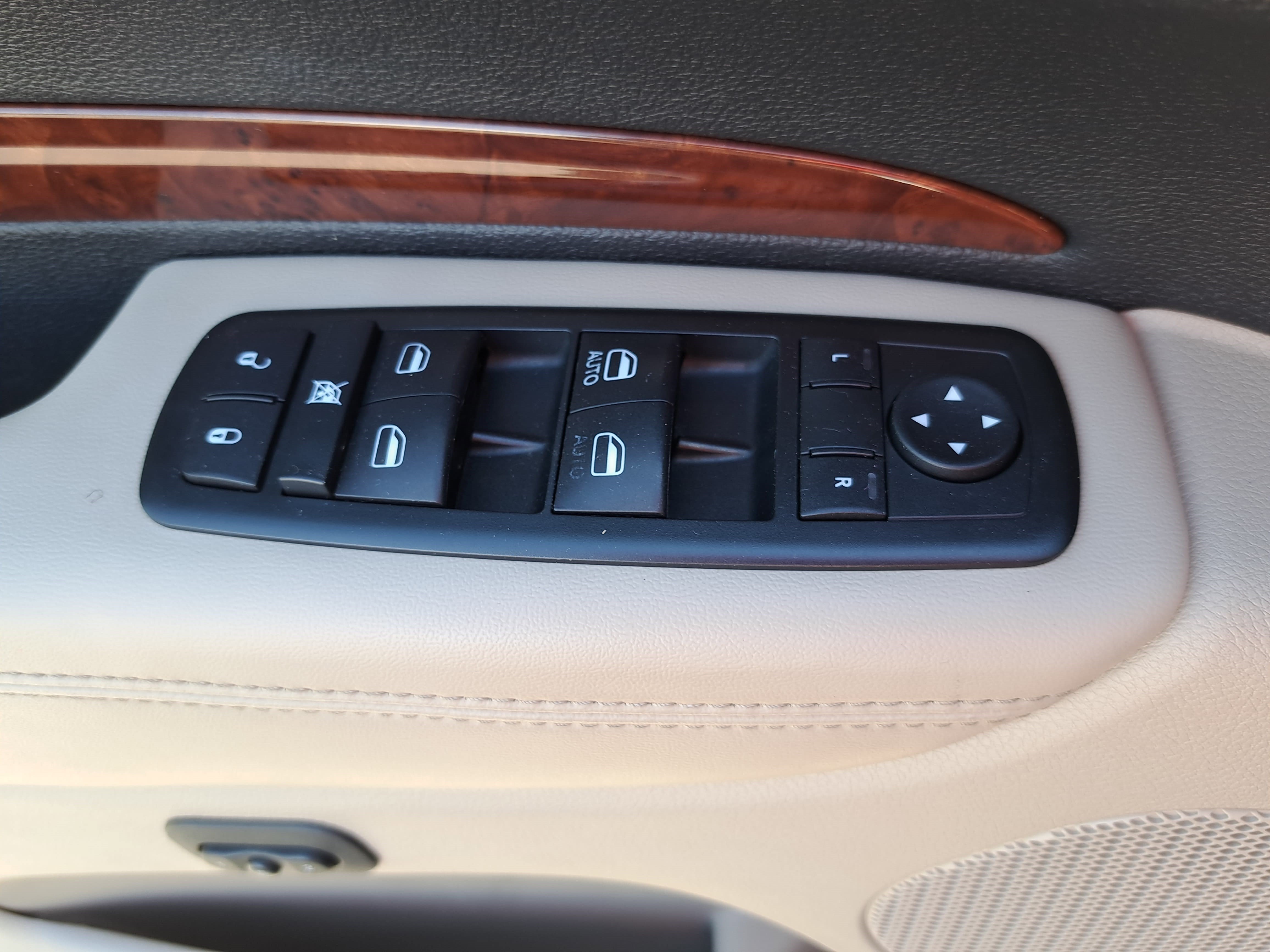 Used 2015 Dodge Durango Limited w/ Nav & Power Liftgate Group RWD image 27